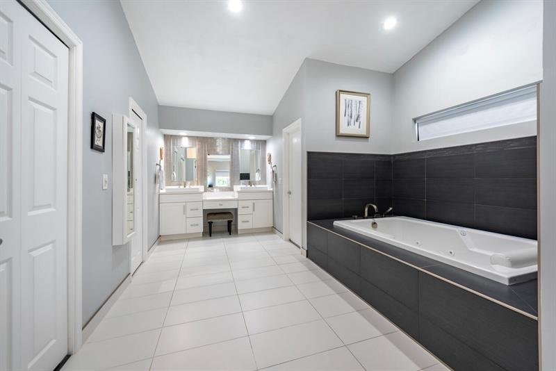 Plantation, Florida, 33324, United States, 4 Bedrooms Bedrooms, ,3 BathroomsBathrooms,Residential,For Sale,1987783