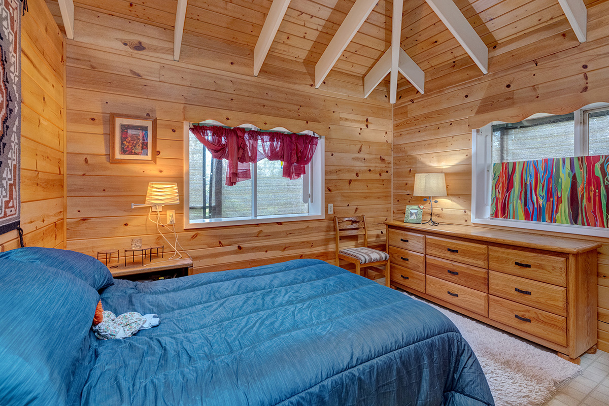 Volcano, Hawaii, 96785, United States, 2 Bedrooms Bedrooms, ,1 BathroomBathrooms,Residential,For Sale,1978172