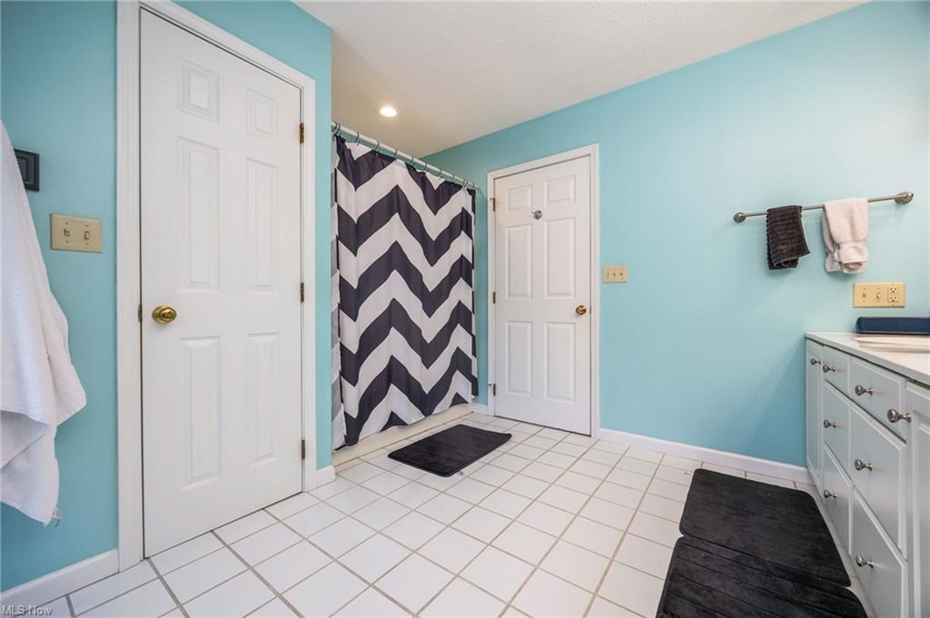 Marietta, Ohio, 45750, United States, 4 Bedrooms Bedrooms, ,5 BathroomsBathrooms,Residential,For Sale,1931542