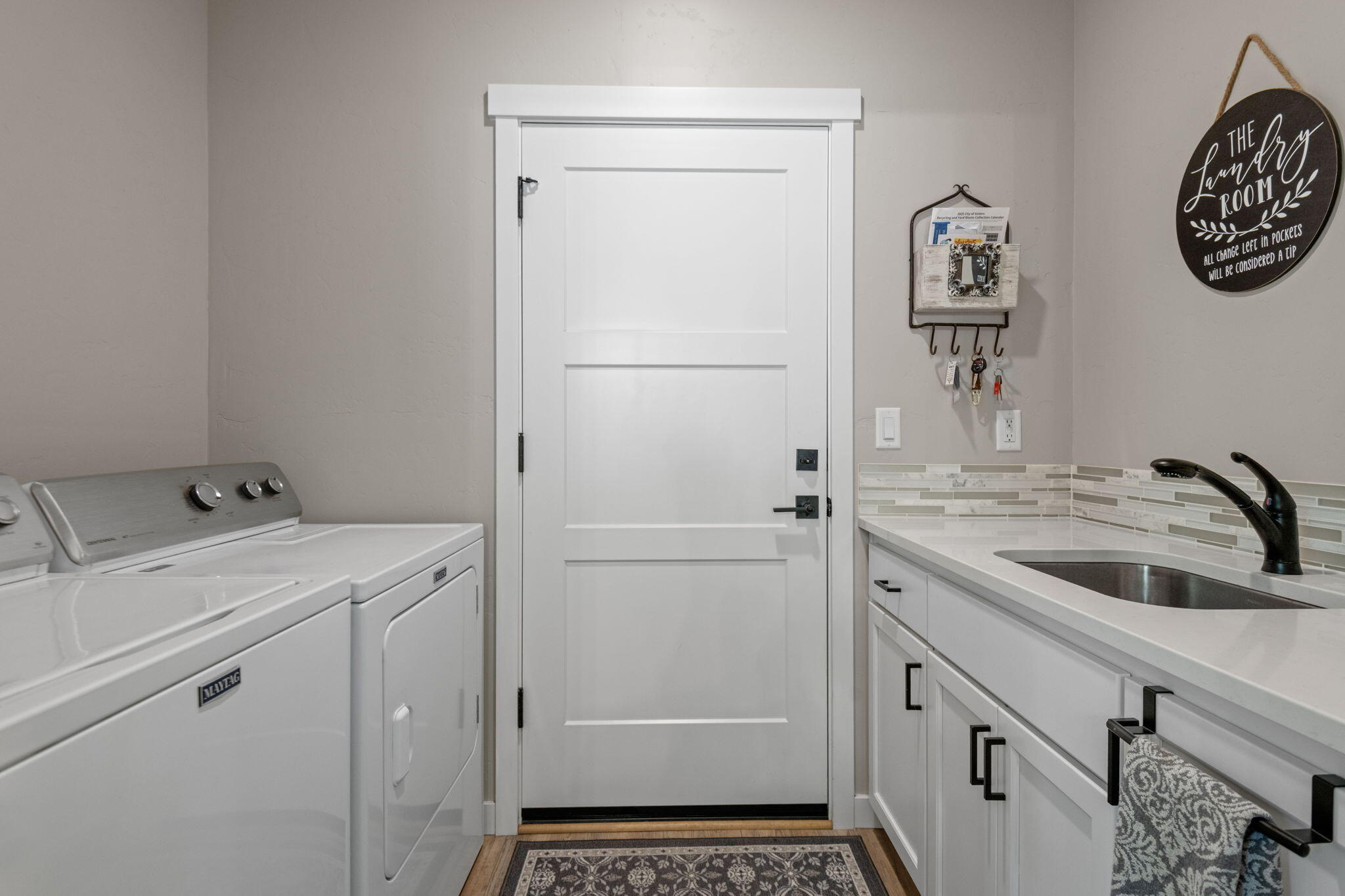 Sisters, Oregon, 97759, United States, 3 Bedrooms Bedrooms, ,2 BathroomsBathrooms,Residential,For Sale,1738926