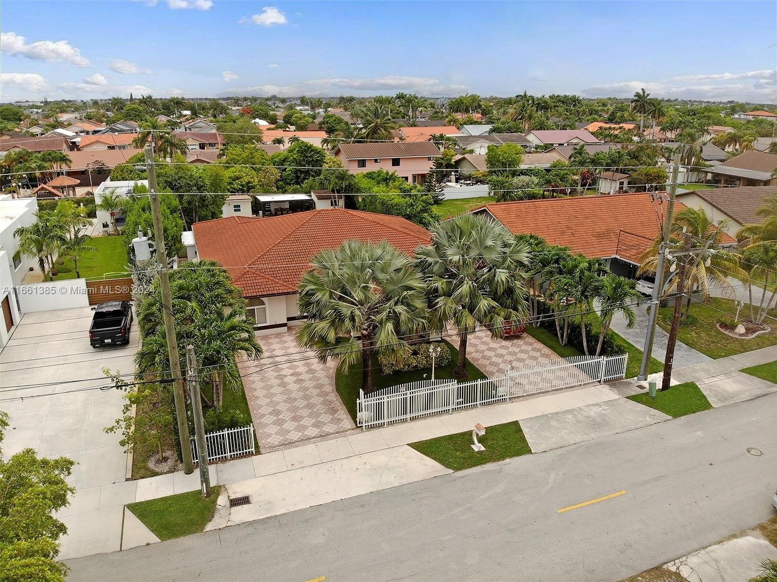 Miami, Florida, 33175, United States, 5 Bedrooms Bedrooms, ,4 BathroomsBathrooms,Residential,For Sale,1978992