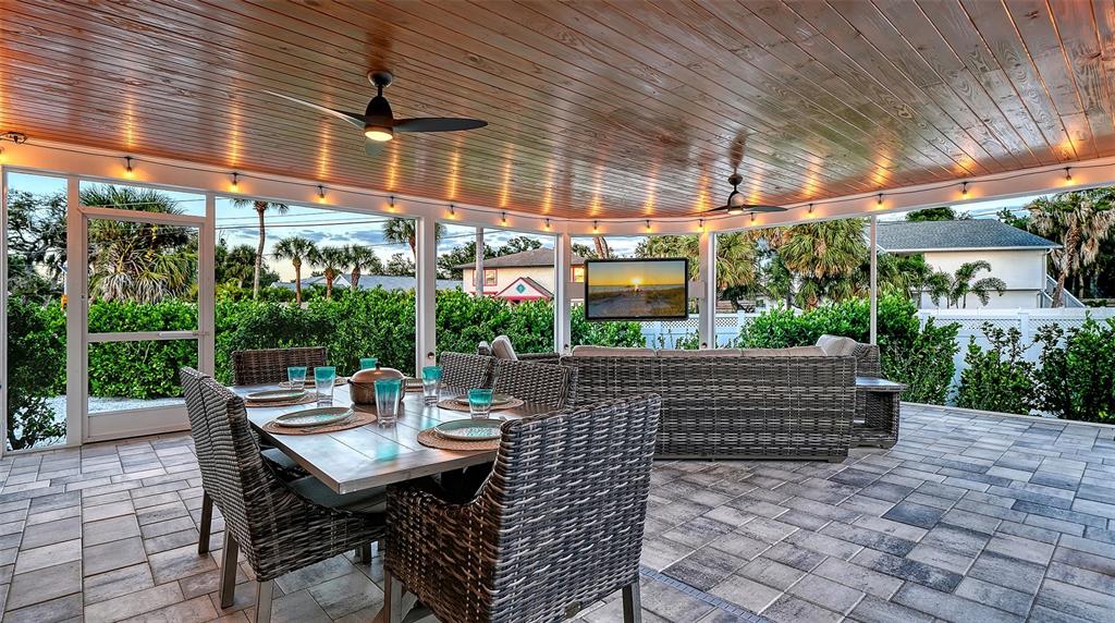 Sarasota, Florida, 34242, United States, 3 Bedrooms Bedrooms, ,2 BathroomsBathrooms,Residential,For Sale,1992857