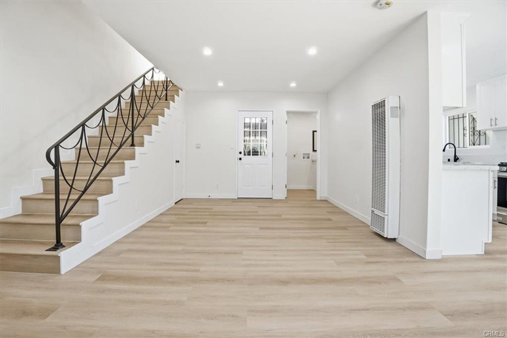 Los Angeles, California, 90003, United States, 5 Bedrooms Bedrooms, ,Residential,For Sale,2007748