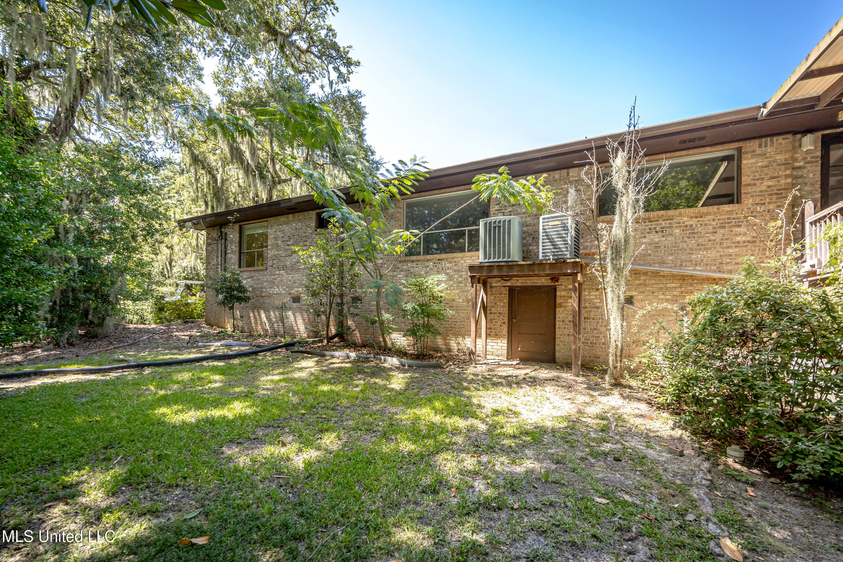 Ocean Springs, Mississippi, 39564, United States, 3 Bedrooms Bedrooms, ,3 BathroomsBathrooms,Residential,For Sale,1903607