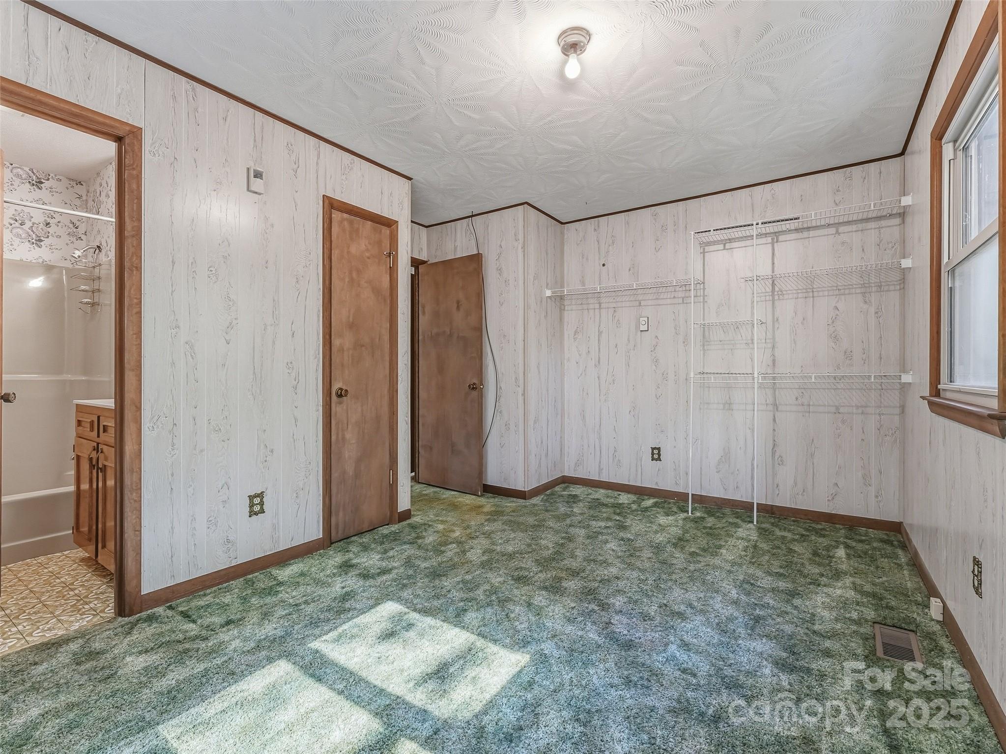 Candler, North Carolina, 28715, United States, 4 Bedrooms Bedrooms, ,3 BathroomsBathrooms,Residential,For Sale,1983385