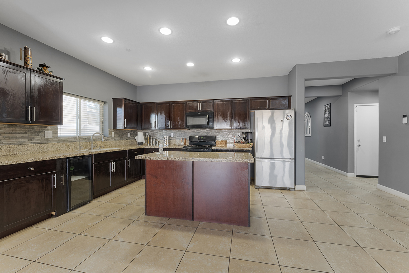 Winchester, California, 92596, United States, 6 Bedrooms Bedrooms, ,4 BathroomsBathrooms,Residential,For Sale,1983204