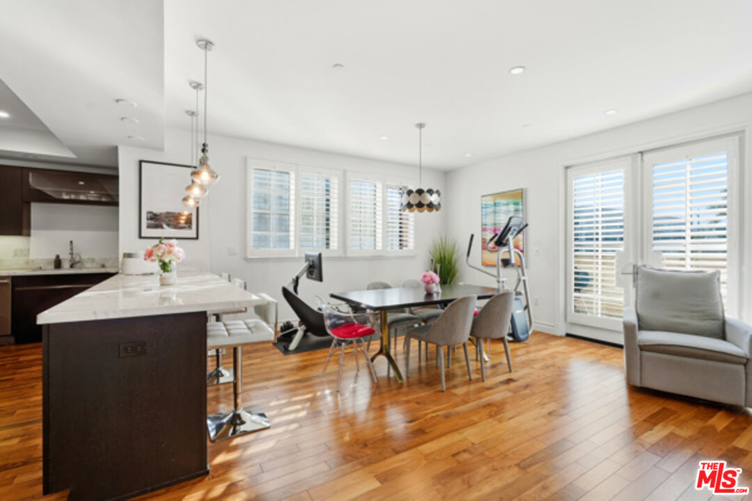 Los Angeles, California, 90010, United States, 3 Bedrooms Bedrooms, ,3 BathroomsBathrooms,Residential,For Sale,1997463