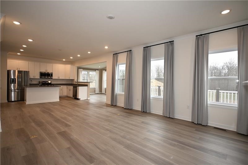 Oakdale, Pennsylvania, 15071, United States, 4 Bedrooms Bedrooms, ,4 BathroomsBathrooms,Residential,For Sale,2025427