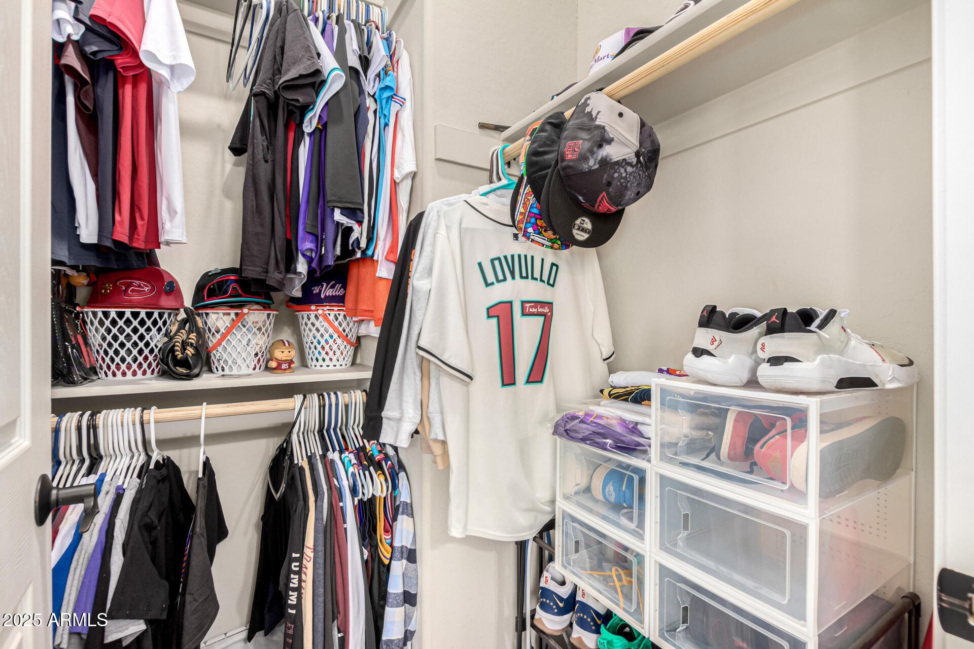 Glendale, Arizona, 85305, United States, 4 Bedrooms Bedrooms, ,5 BathroomsBathrooms,Residential,For Sale,1998004