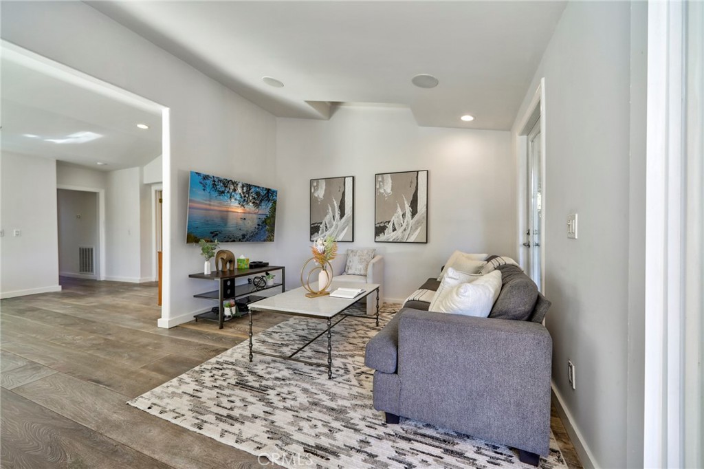 Studio City, California, 91604, United States, 4 Bedrooms Bedrooms, ,3 BathroomsBathrooms,Residential,For Sale,1991680