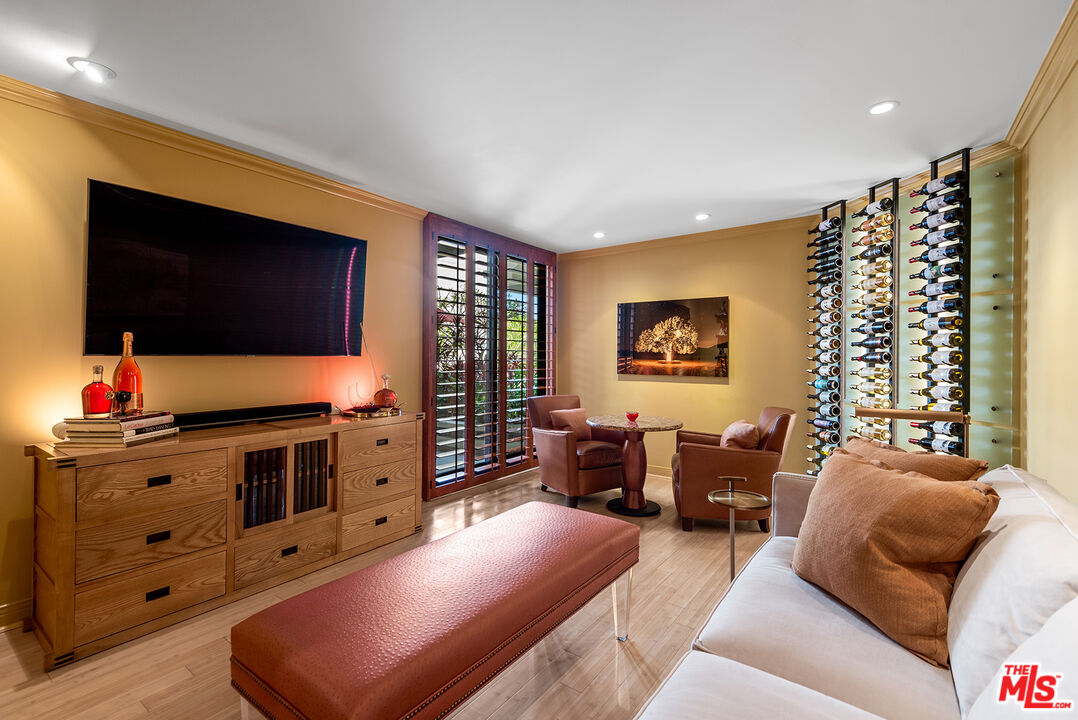 West Hollywood, California, 90069, United States, 2 Bedrooms Bedrooms, ,3 BathroomsBathrooms,Residential,For Sale,1898425