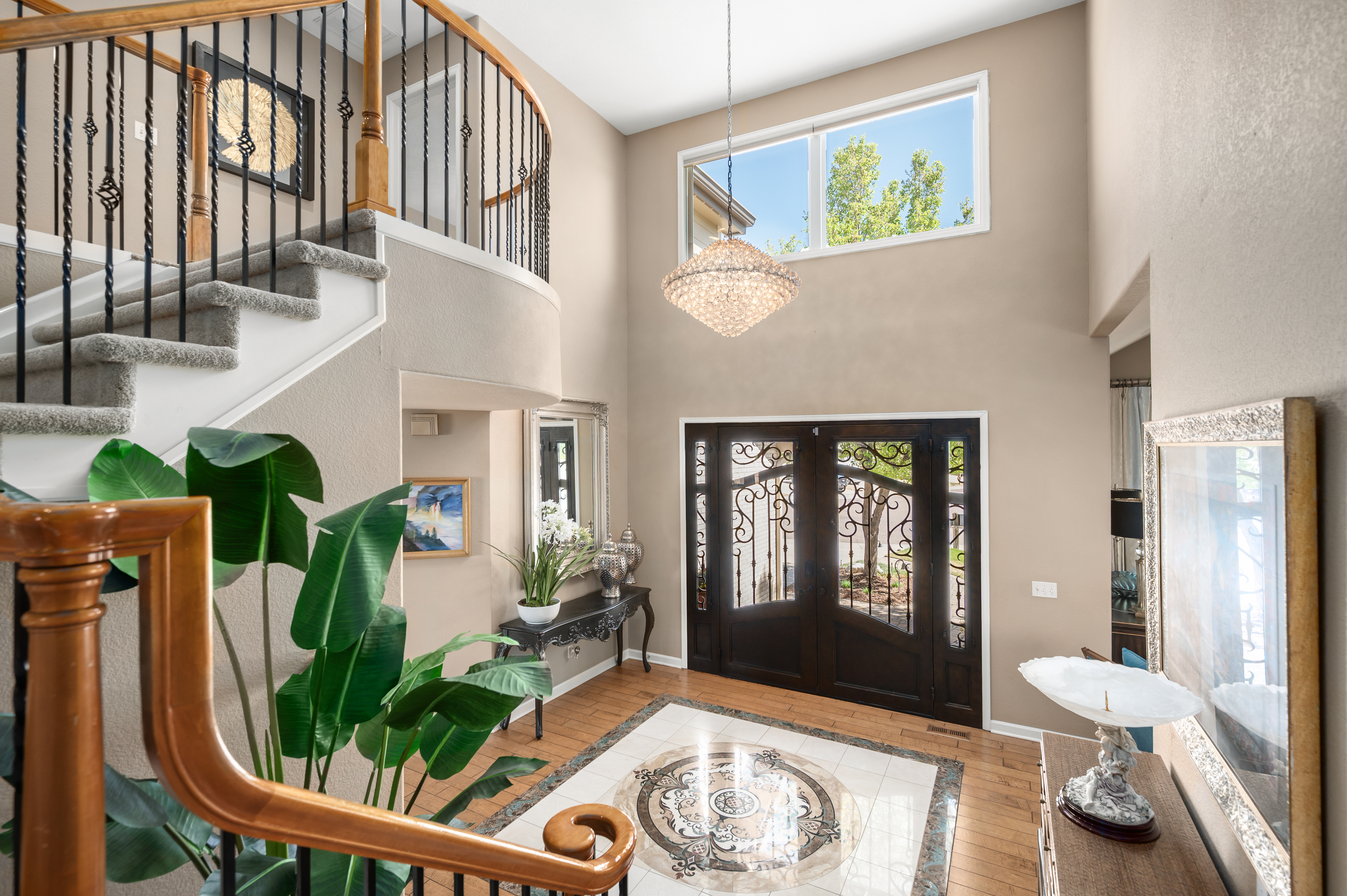  Luxury And Elegance Greet You At Every Turn In This Beautiful Home - 物件實景