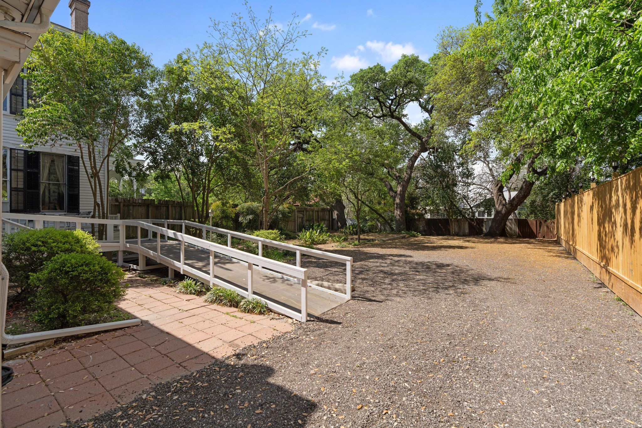  351 E Colorado Street, La Grange, TX, 78945 - 物件實景