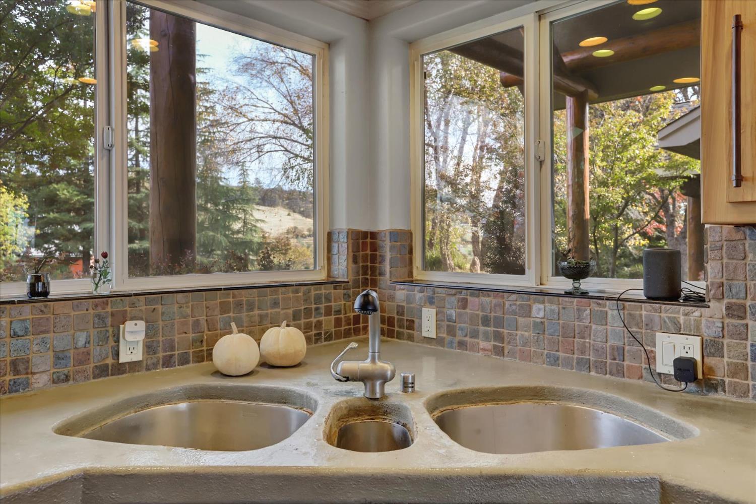 Grass Valley, California, 95949, United States, 3 Bedrooms Bedrooms, ,3 BathroomsBathrooms,Residential,For Sale,1992589