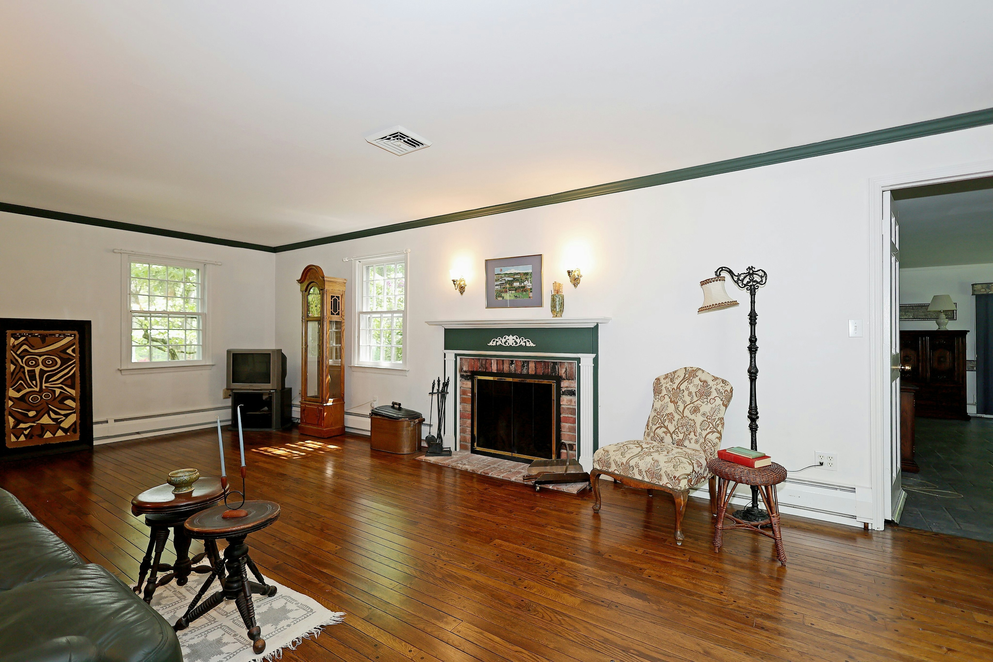 Classic New England Colonial - 物件實景