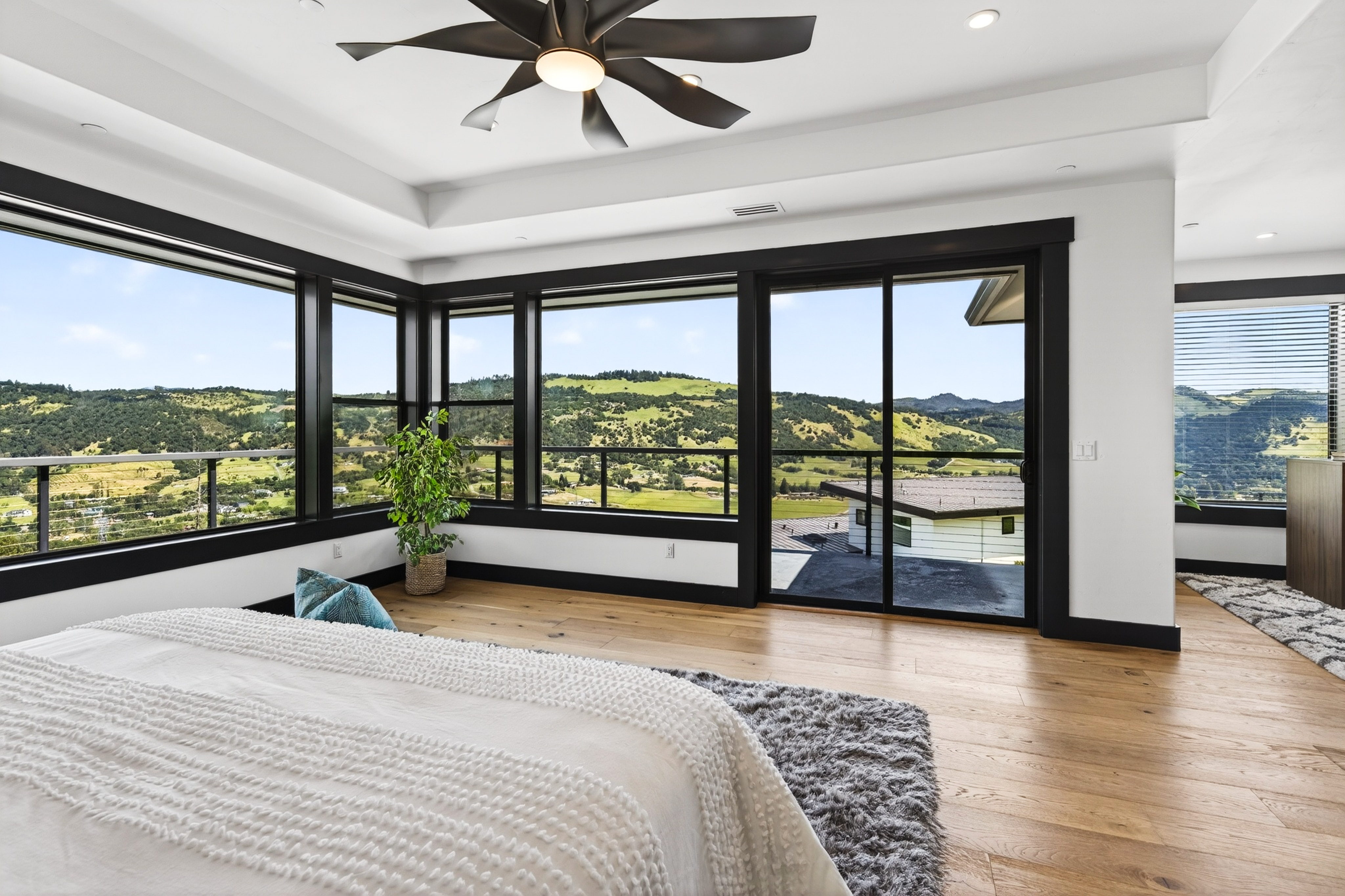  Stunning New Build - 物件實景