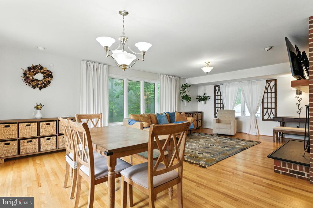 Chester Gap, Virginia, 22623, United States, 4 Bedrooms Bedrooms, ,4 BathroomsBathrooms,Residential,For Sale,1980820