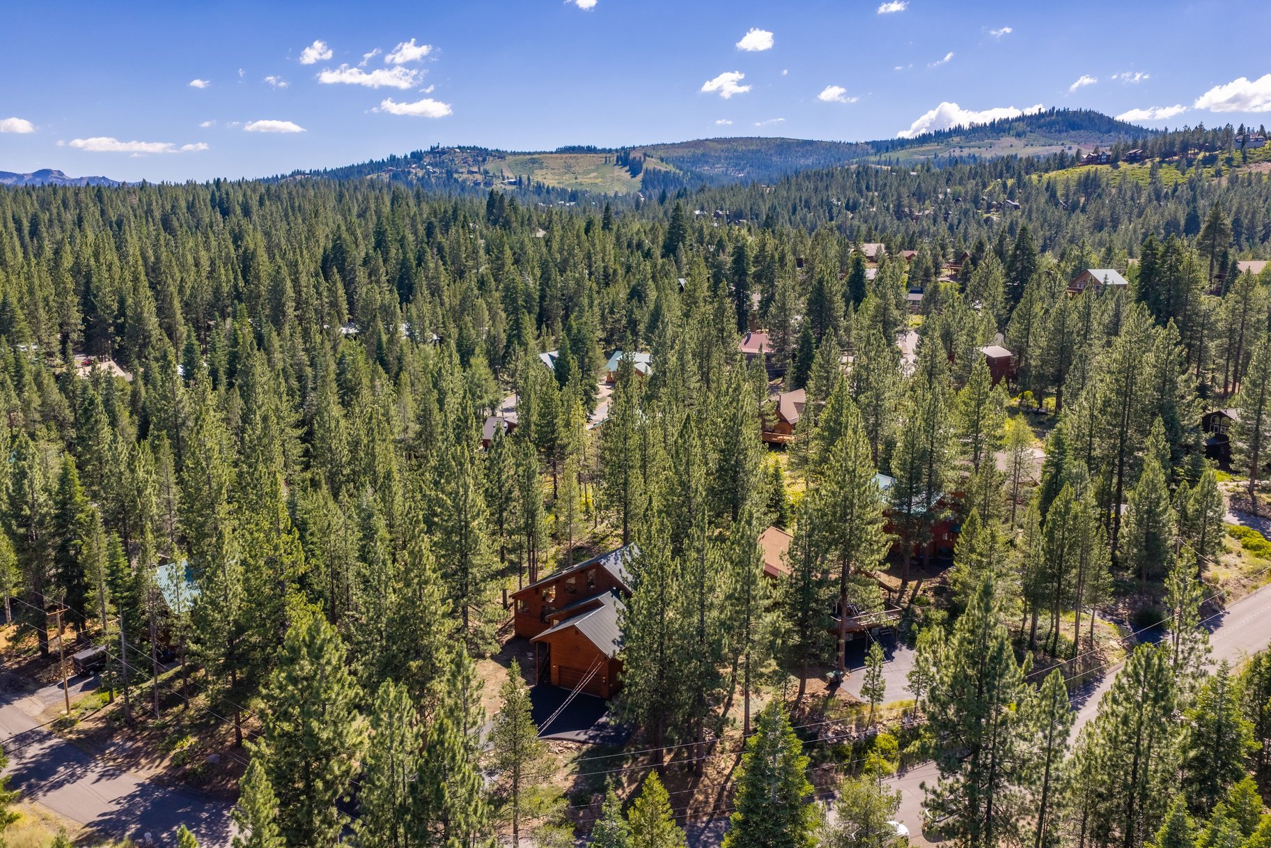  Sunlit Tahoe Donner Home with Spacious Rooms - 物件實景