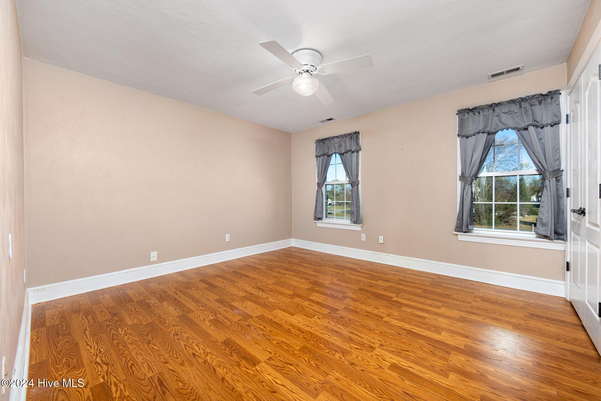 Currituck, North Carolina, 27929, United States, 4 Bedrooms Bedrooms, ,4 BathroomsBathrooms,Residential,For Sale,1849903