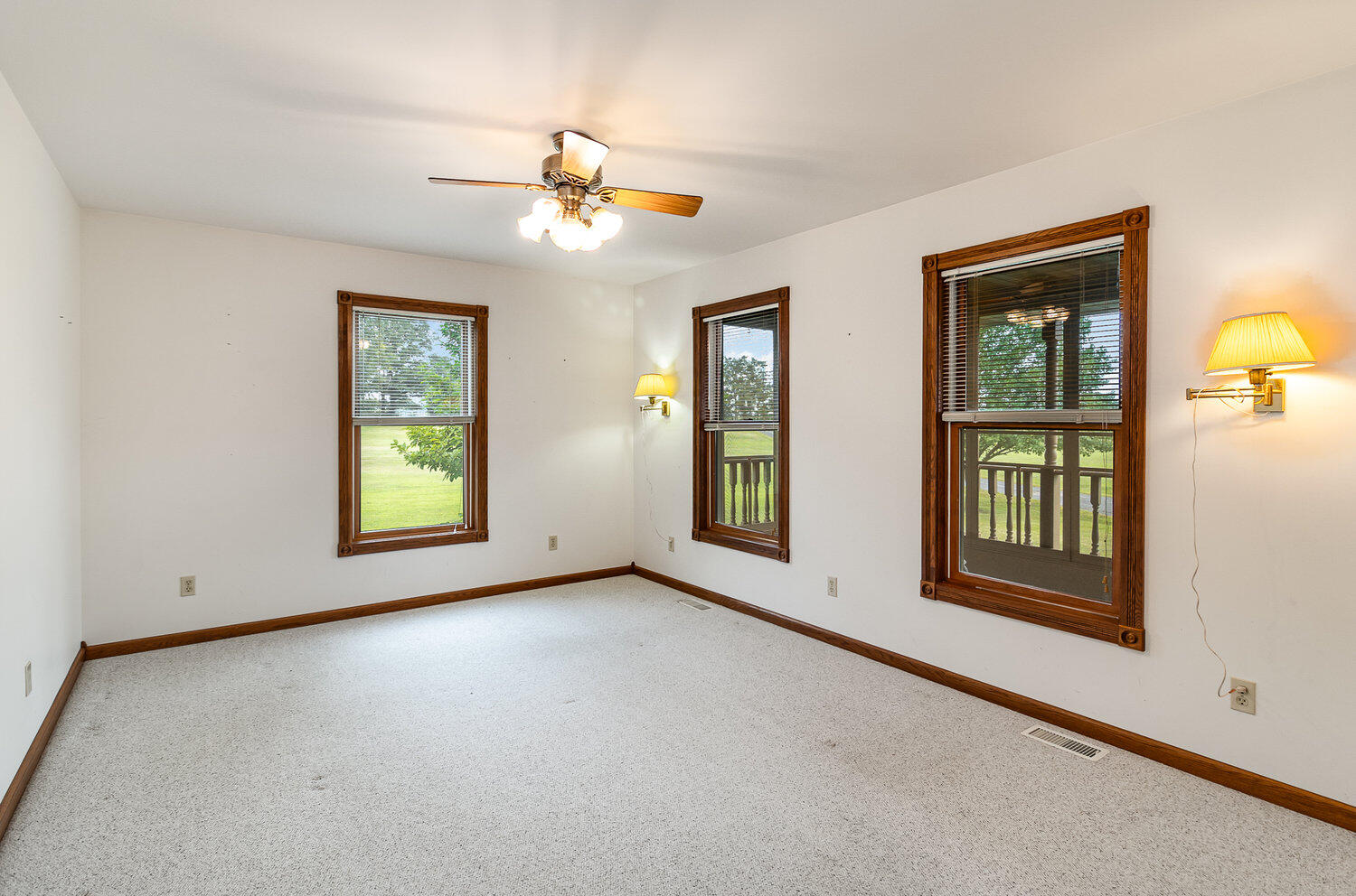 Lowell, Indiana, 46356, United States, 4 Bedrooms Bedrooms, ,3 BathroomsBathrooms,Residential,For Sale,2006020