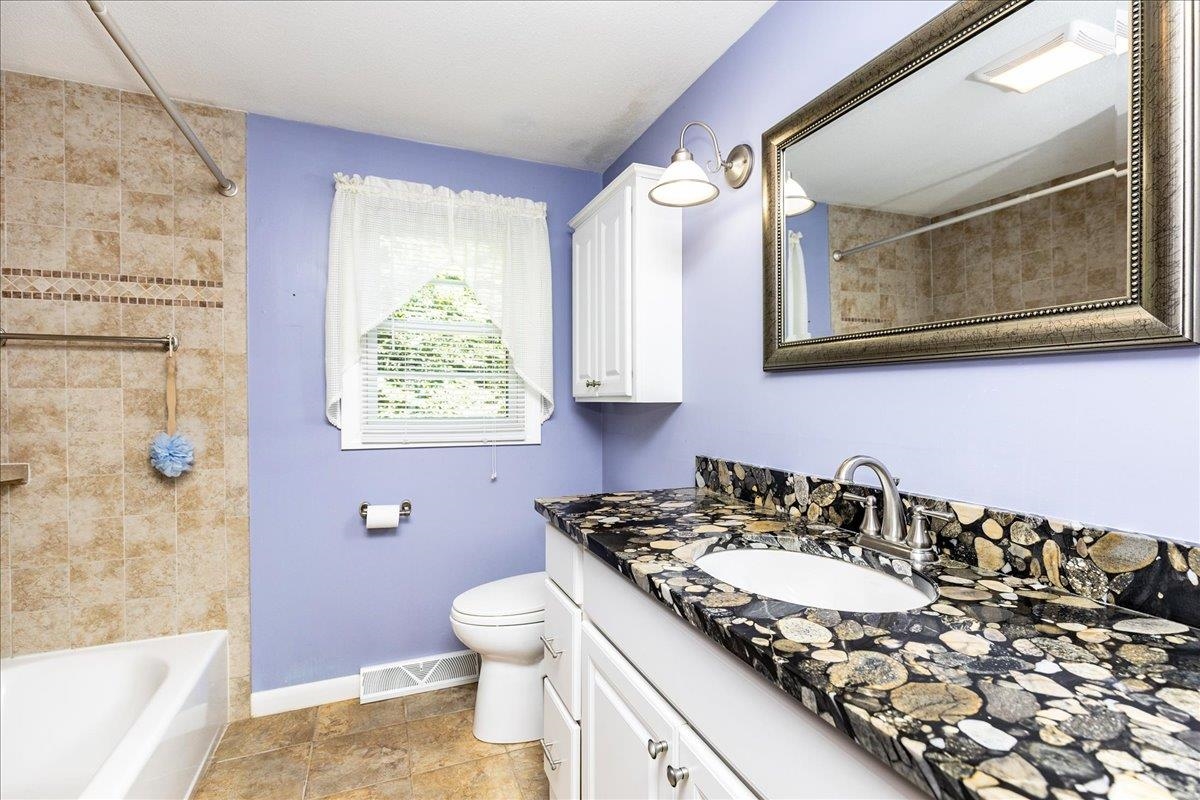 Merrimack, New Hampshire, 03054, United States, 3 Bedrooms Bedrooms, ,2 BathroomsBathrooms,Residential,For Sale,1937626