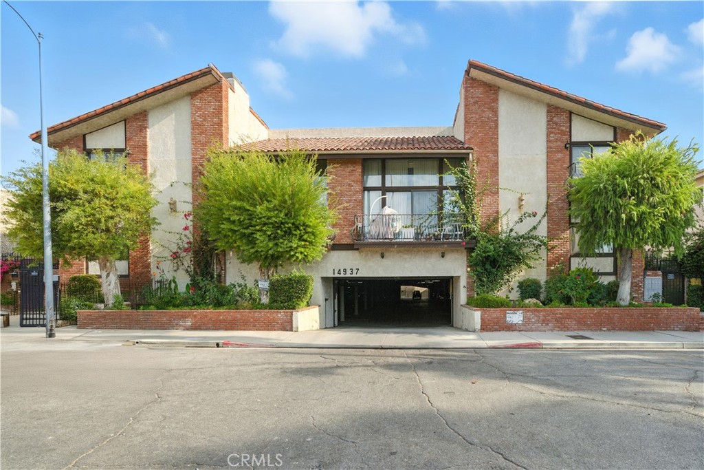 Van Nuys, California, 91405, United States, 3 Bedrooms Bedrooms, ,2 BathroomsBathrooms,Residential,For Sale,1979582