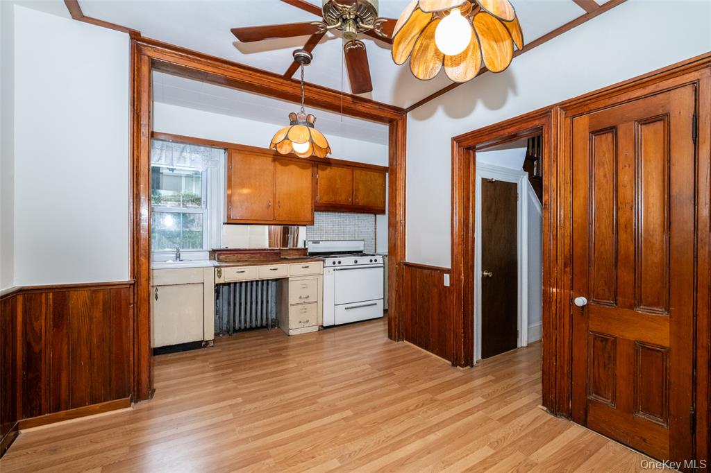 Bronx, New York, 10464, United States, 4 Bedrooms Bedrooms, ,Residential,For Sale,1937282