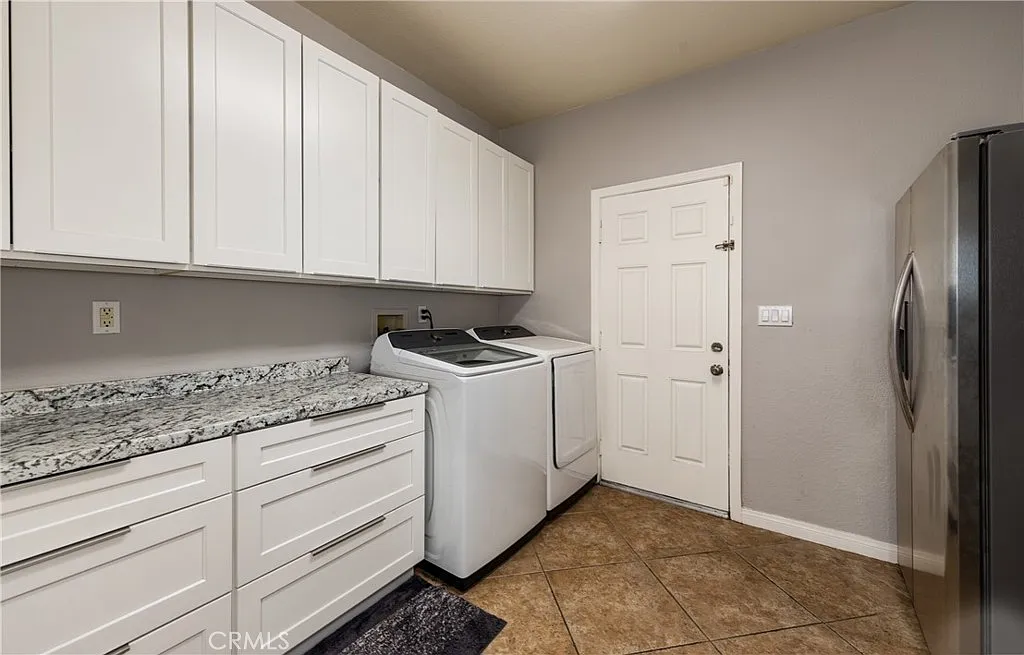 Victorville, California, 92395, United States, 5 Bedrooms Bedrooms, ,3 BathroomsBathrooms,Residential,For Sale,1976138