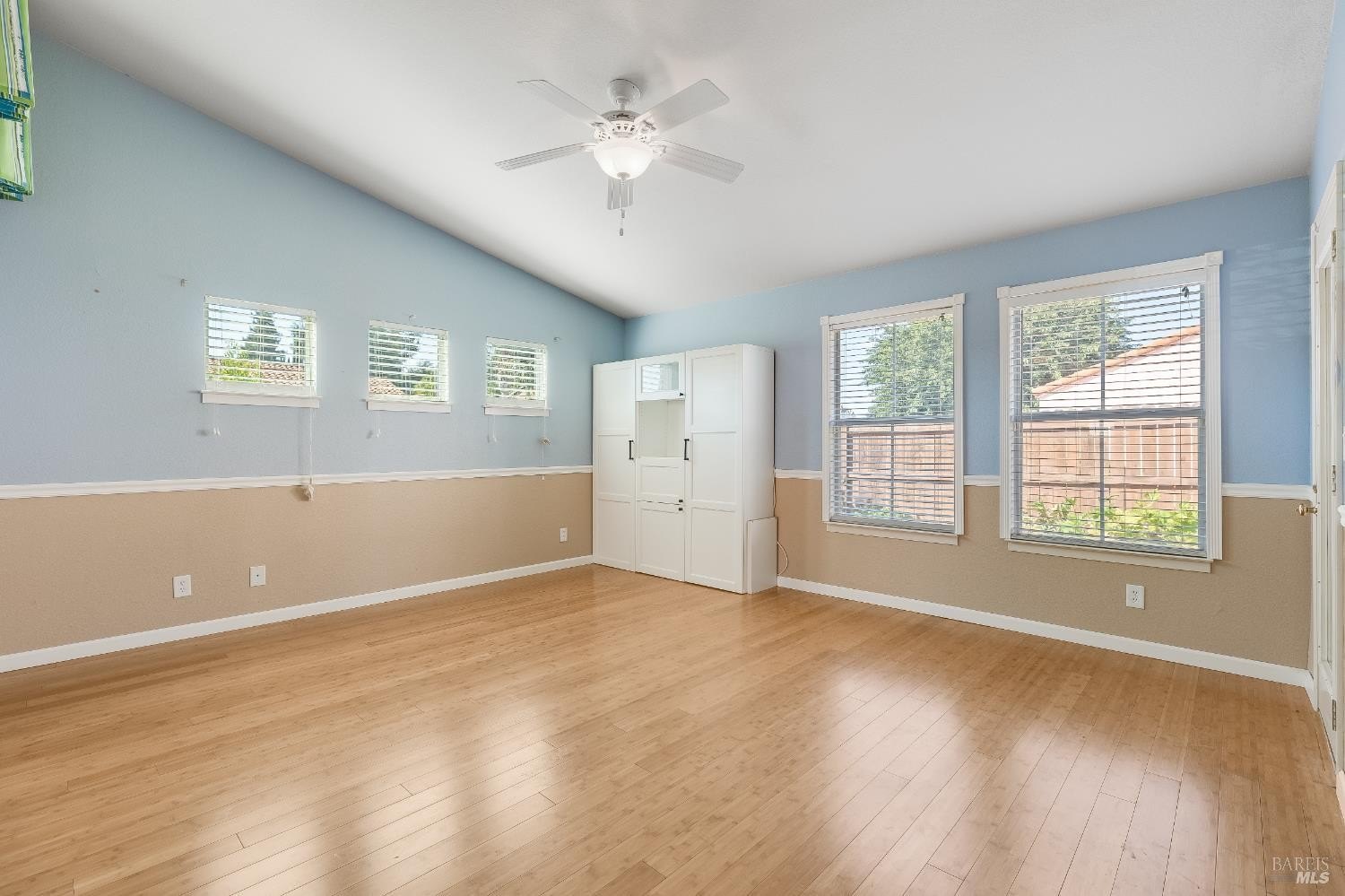 Vacaville, California, 95687, United States, 3 Bedrooms Bedrooms, ,2 BathroomsBathrooms,Residential,For Sale,1932568