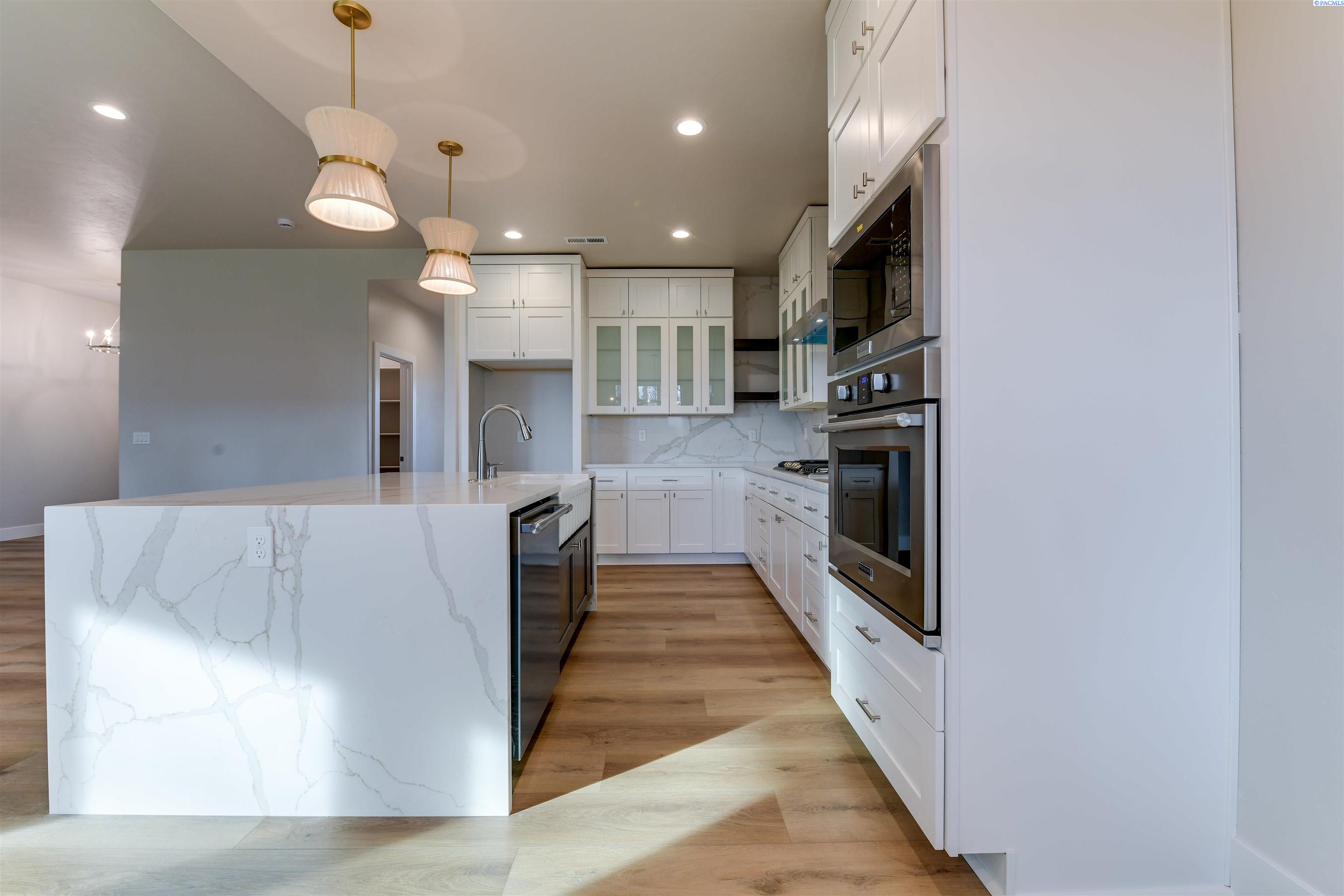 Richland, Washington, 99352, United States, 3 Bedrooms Bedrooms, ,2 BathroomsBathrooms,Residential,For Sale,1898380