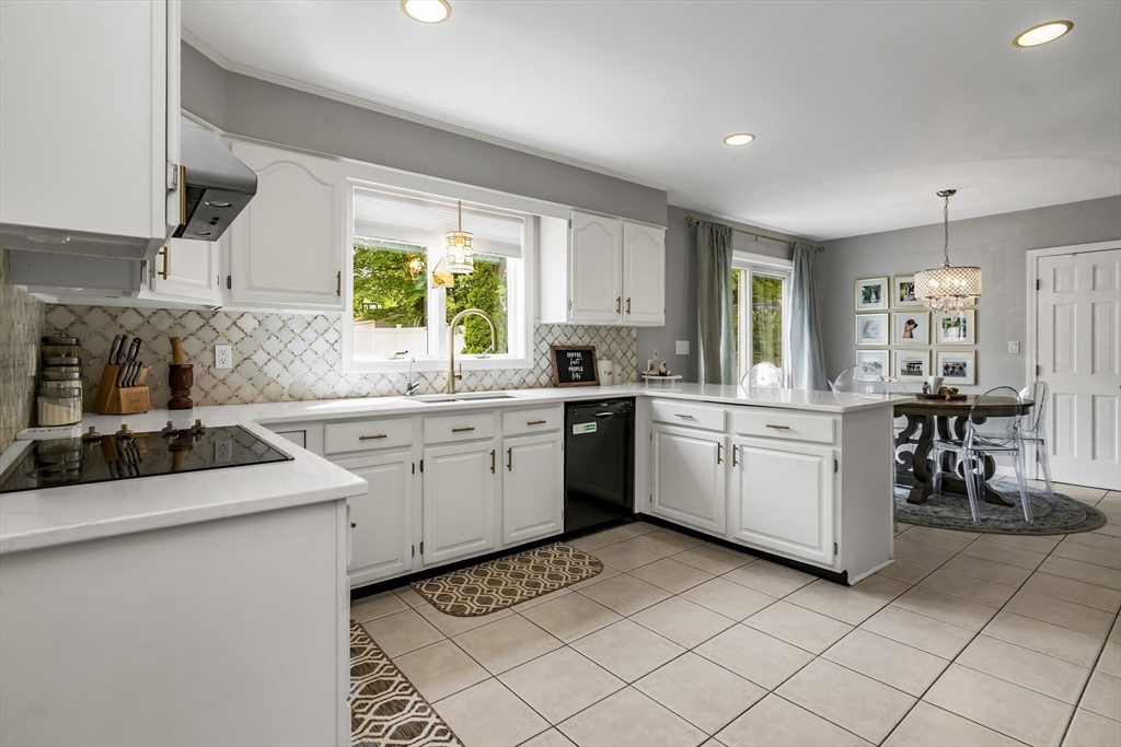 Methuen, Massachusetts, 01844, United States, 4 Bedrooms Bedrooms, ,2 BathroomsBathrooms,Residential,For Sale,2048682