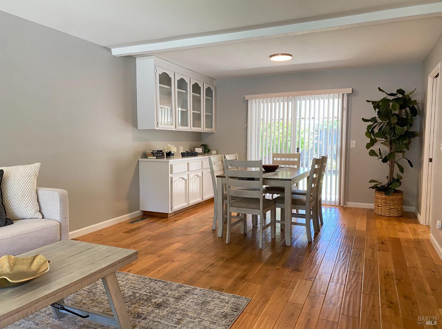 Vacaville, California, 95688, United States, 5 Bedrooms Bedrooms, ,3 BathroomsBathrooms,Residential,For Sale,1911426