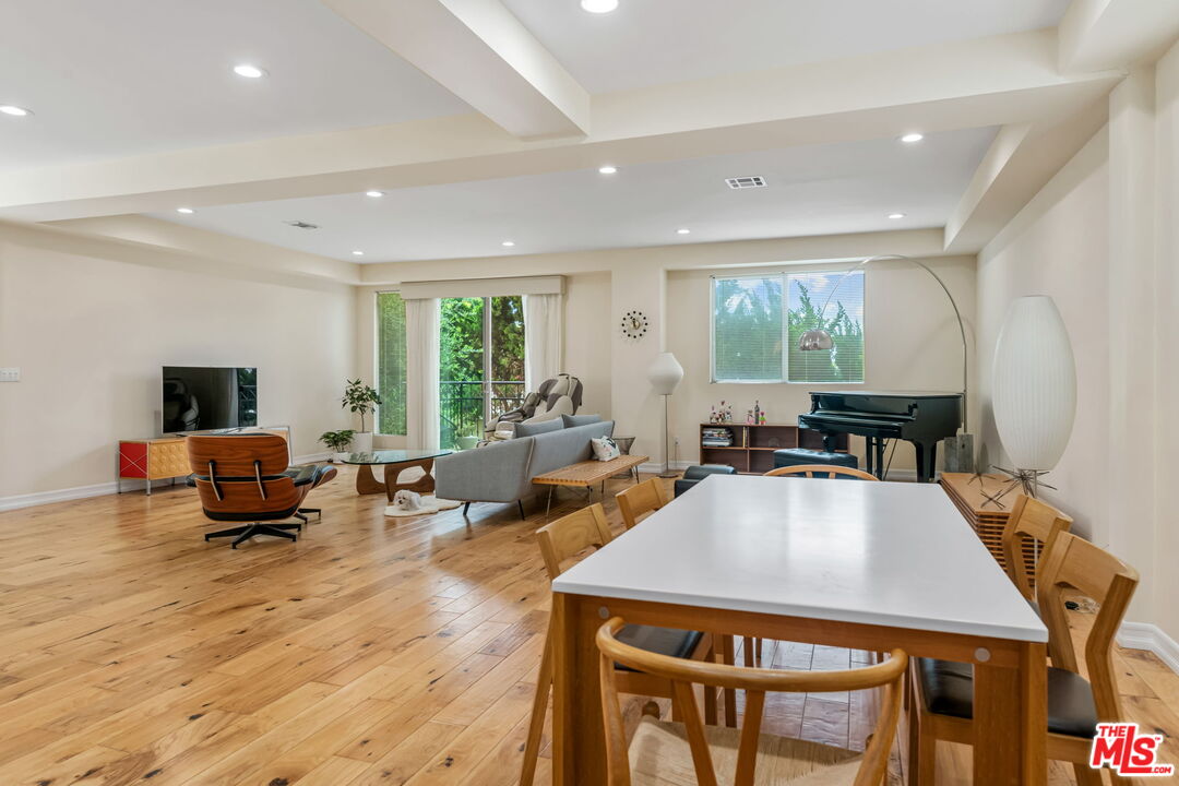 Los Angeles, California, 90025, United States, 6 Bedrooms Bedrooms, ,Residential,For Sale,1932013