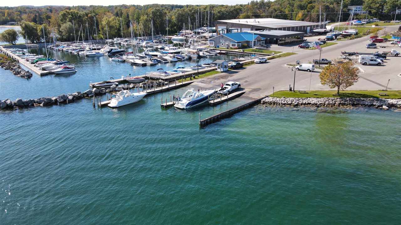 Charlevoix, Michigan, 49720, United States, 5 Bedrooms Bedrooms, ,5 BathroomsBathrooms,Residential,For Sale,1948614