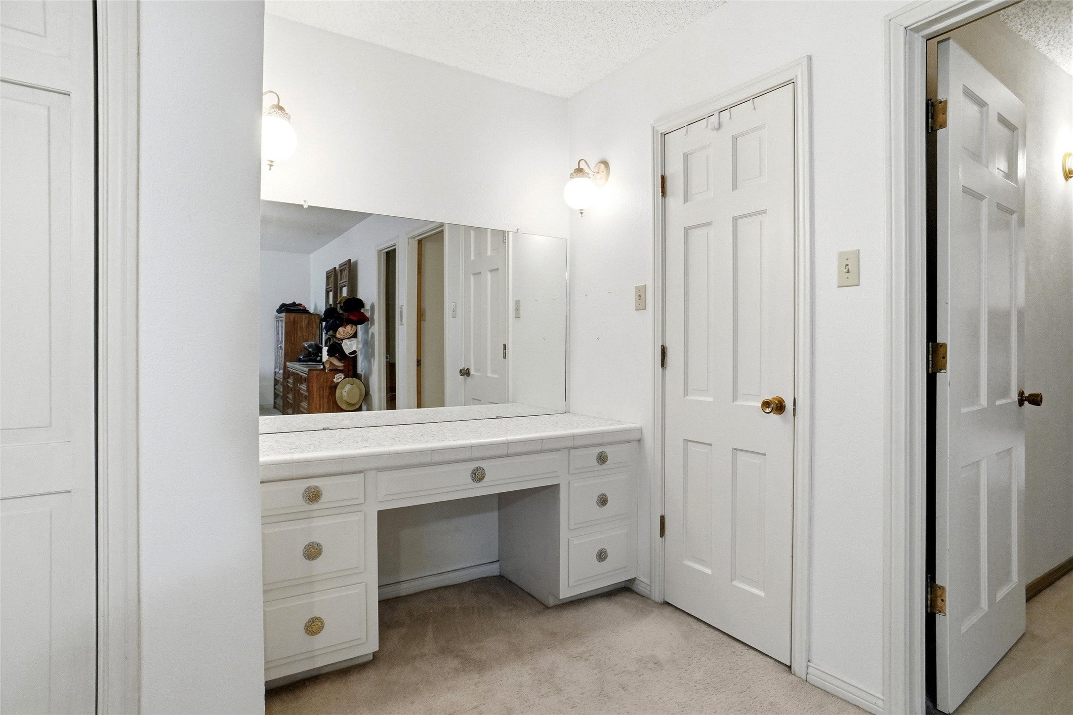 Grapevine, Texas, 76051, United States, 3 Bedrooms Bedrooms, ,2 BathroomsBathrooms,Residential,For Sale,2048071