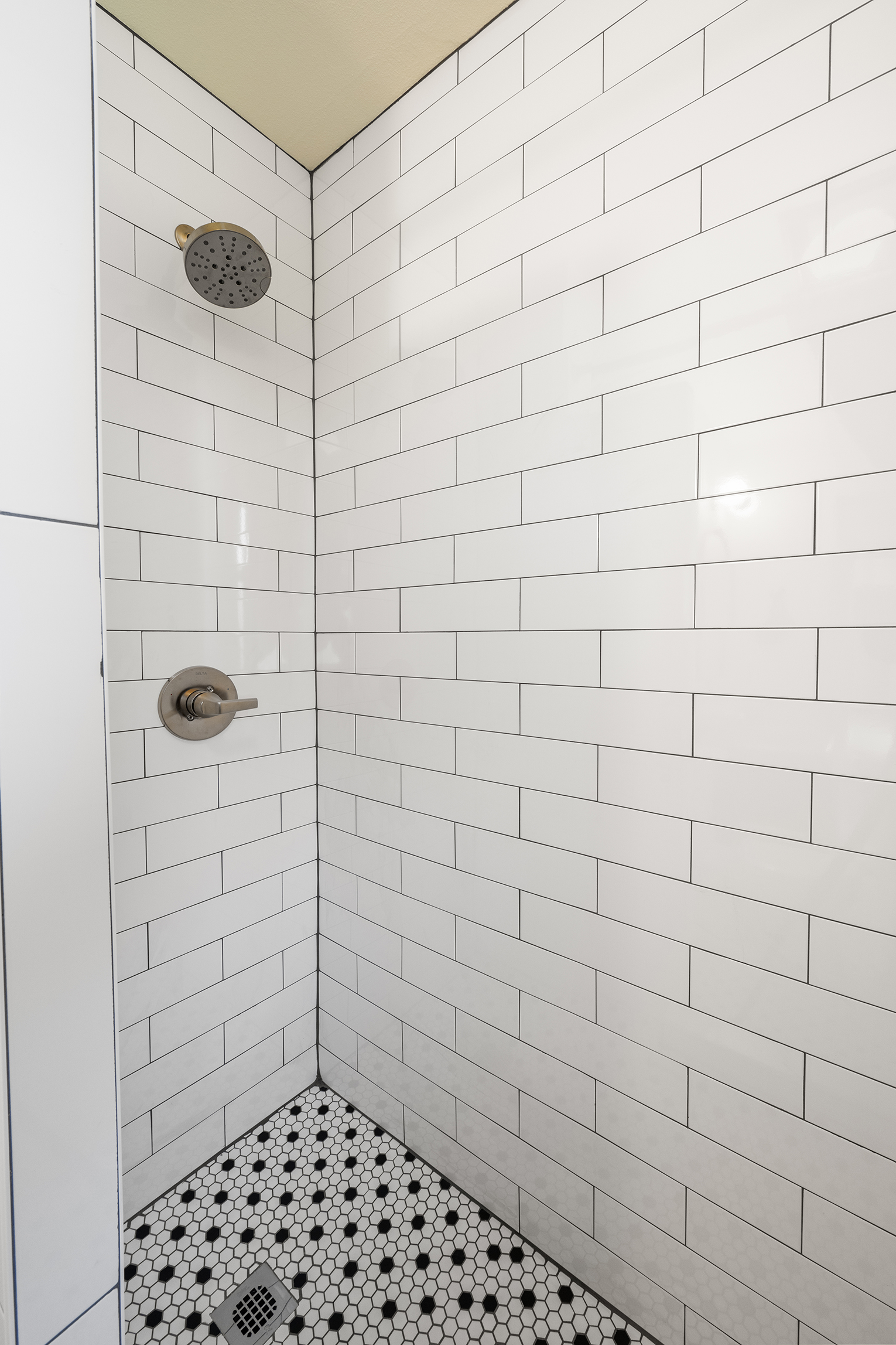  Beautifully Maintained 1960s Home - 物件實景