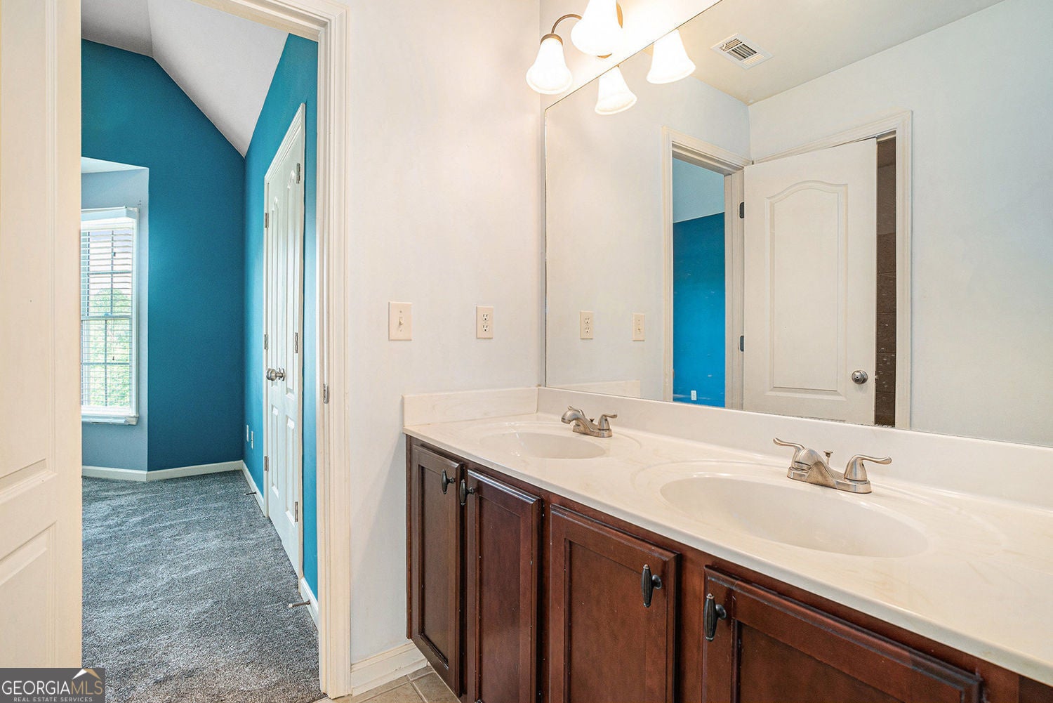 Snellville, Georgia, 30039, United States, 4 Bedrooms Bedrooms, ,5 BathroomsBathrooms,Residential,For Sale,1905137