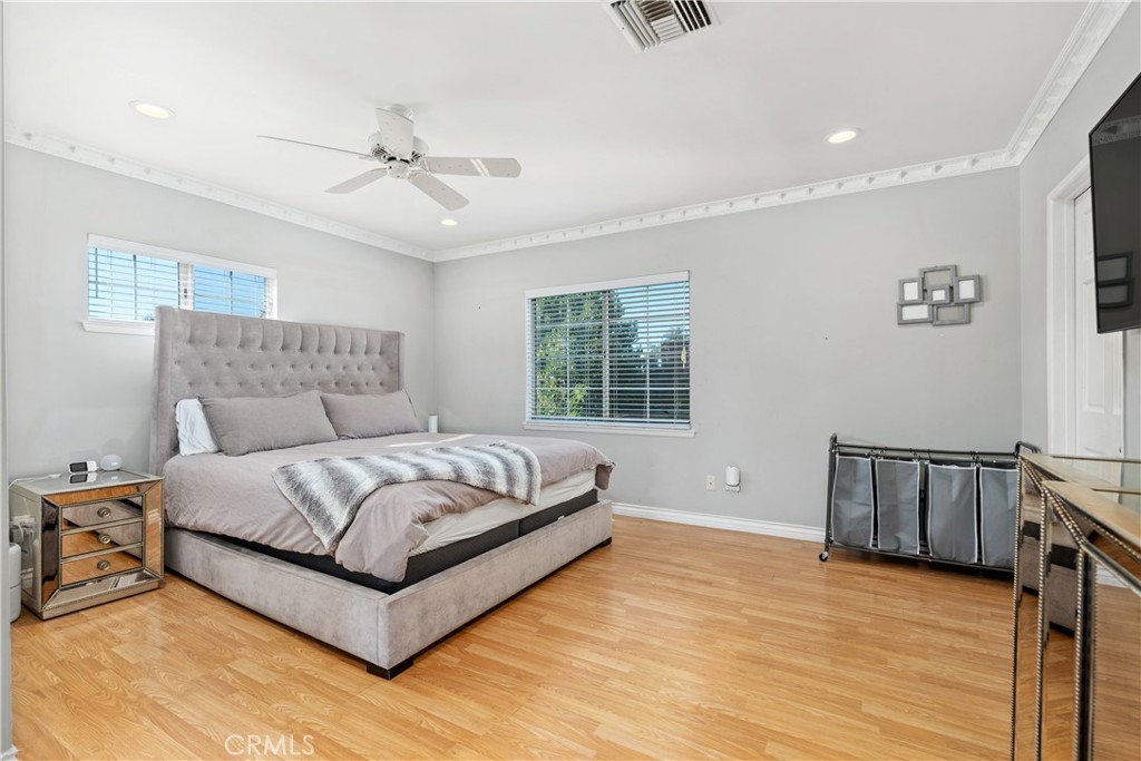 Valley Glen, California, 91401, United States, 4 Bedrooms Bedrooms, ,4 BathroomsBathrooms,Residential,For Sale,1990923