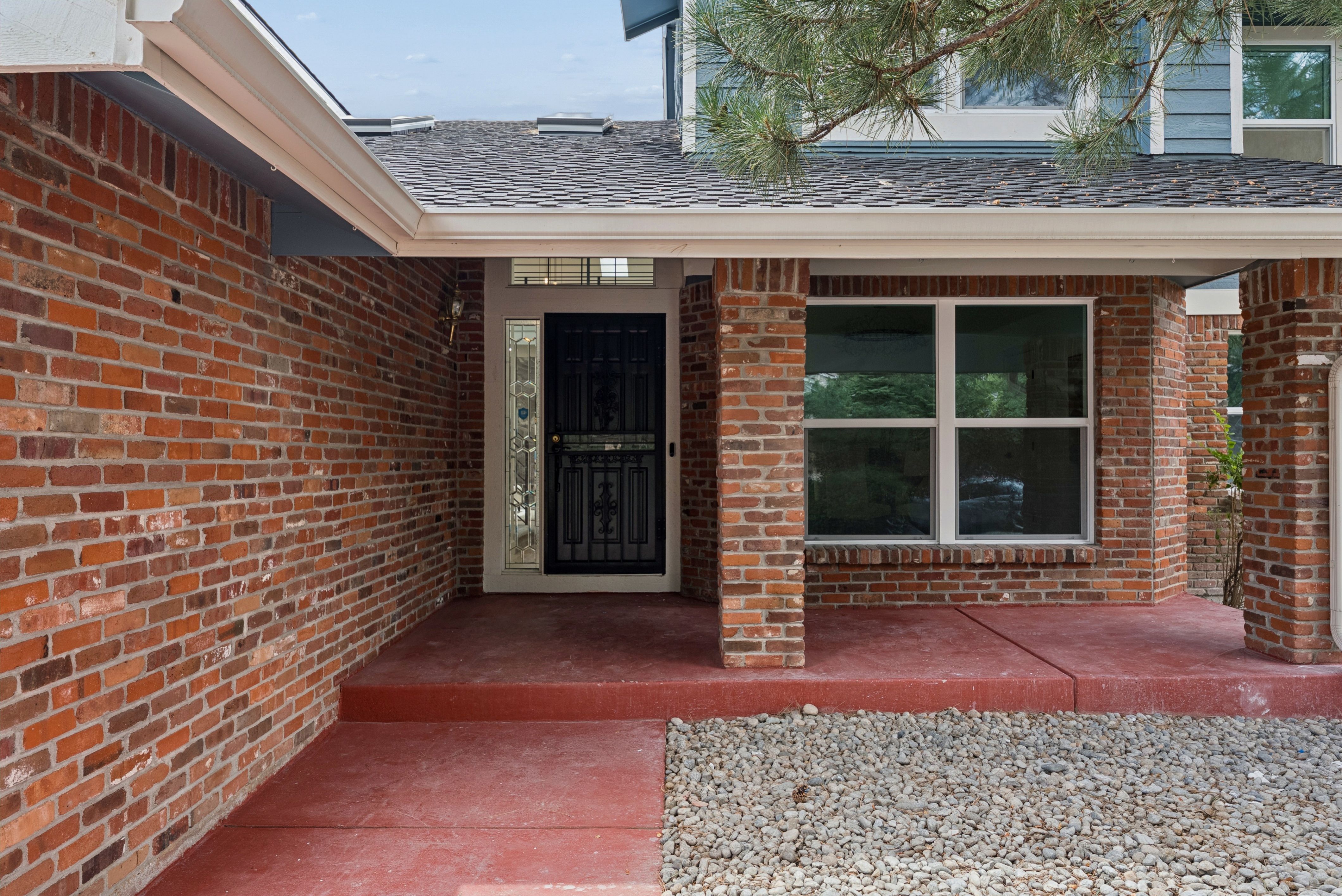  Nestled on a cul-de-sac in the sought-after Piney Creek neighborhood, - 物件實景