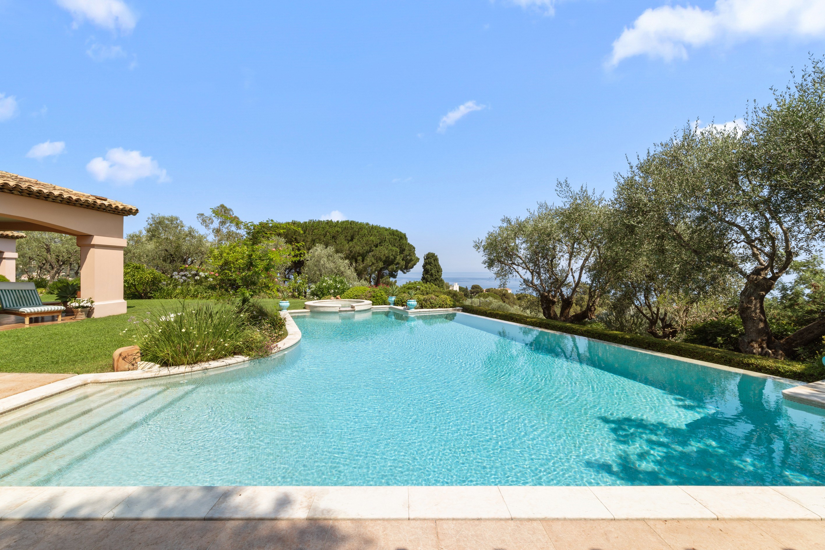  Luxury Provençal villa with panoramic sea views for sale in Menton, near Monaco - 物件實景