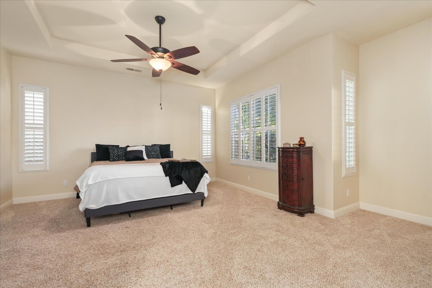 Clovis, California, 93619, United States, 3 Bedrooms Bedrooms, ,2 BathroomsBathrooms,Residential,For Sale,1942854