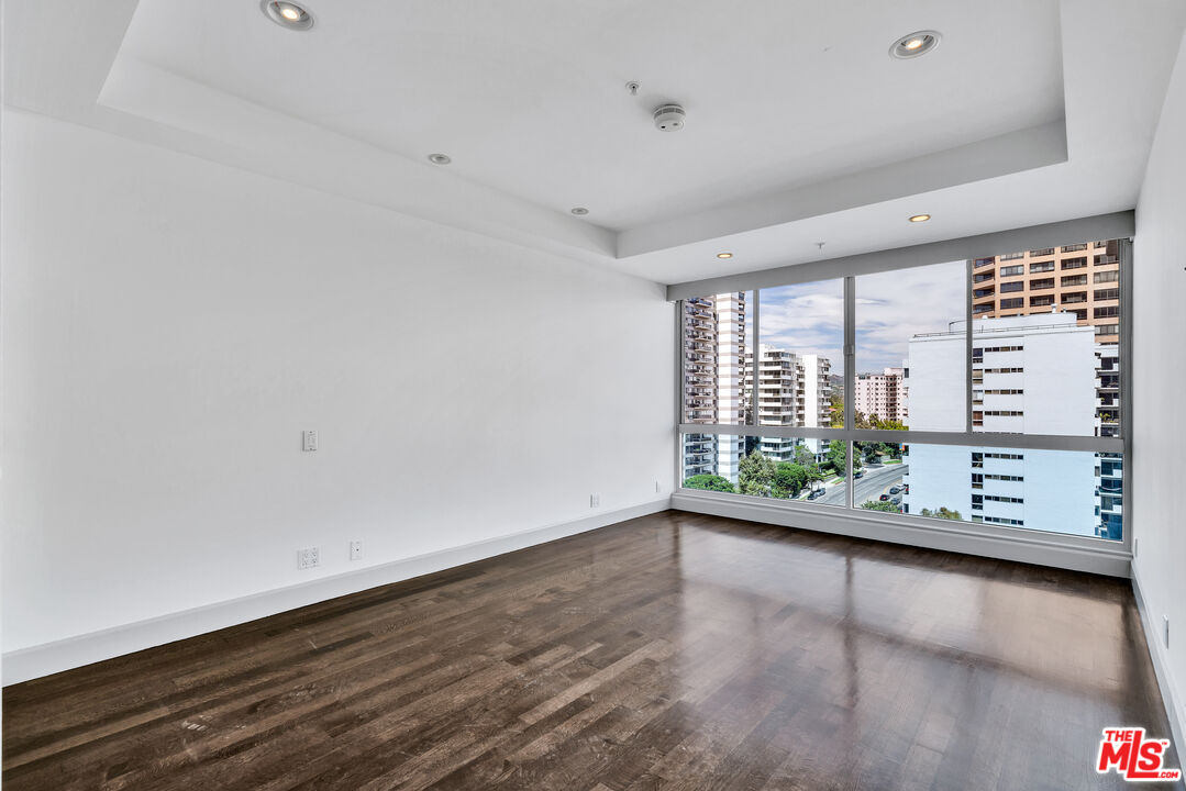 Los Angeles, California, 90024, United States, 2 Bedrooms Bedrooms, ,3 BathroomsBathrooms,Residential,For Sale,1932813