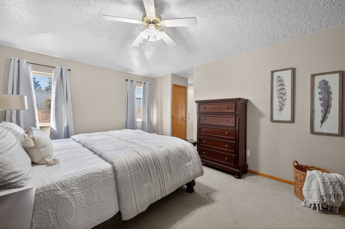 Cheyenne, Wyoming, 82009, United States, 5 Bedrooms Bedrooms, ,2 BathroomsBathrooms,Residential,For Sale,2016553