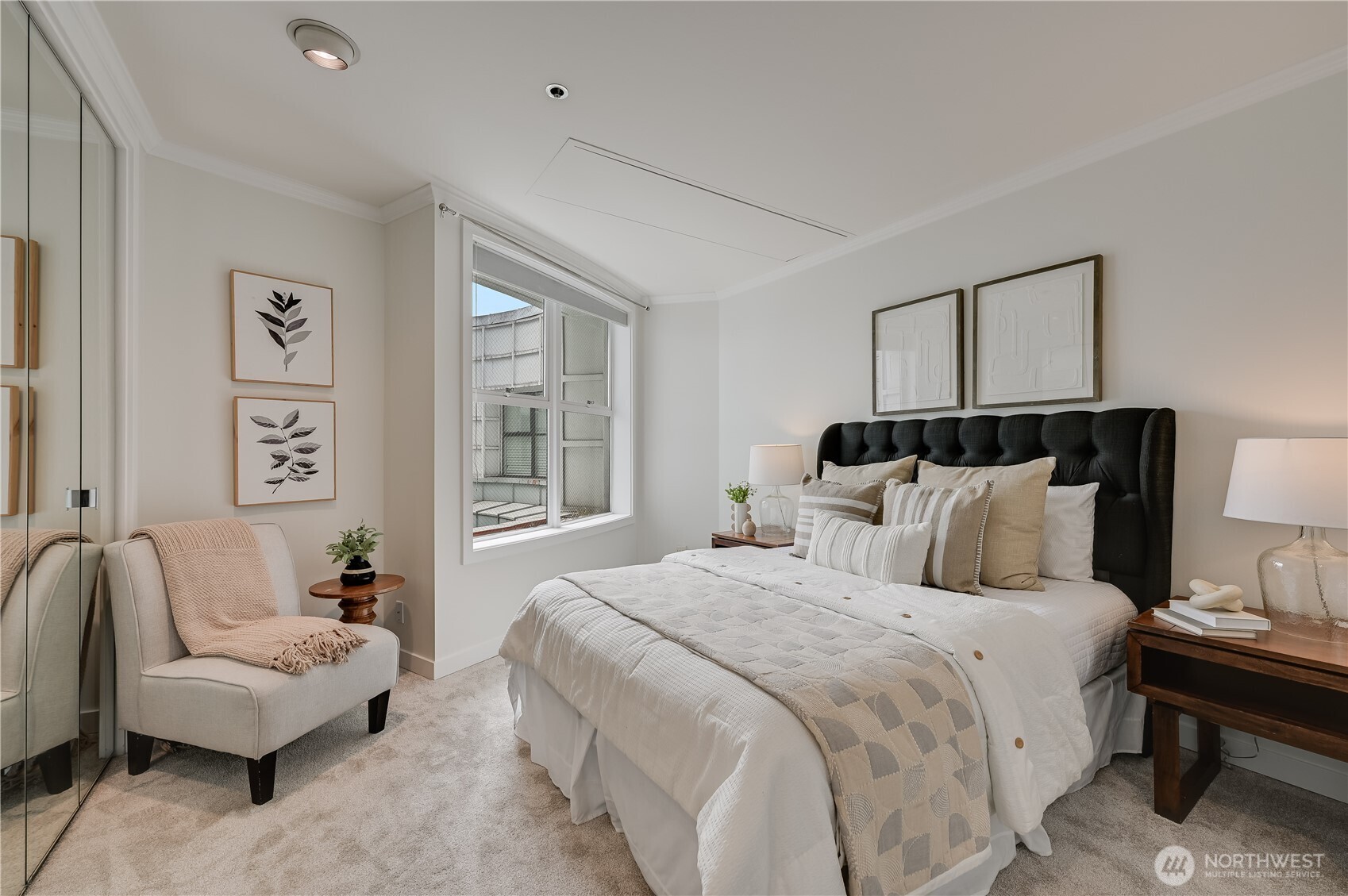 Seattle, Washington, 98101, United States, 2 Bedrooms Bedrooms, ,1 BathroomBathrooms,Residential,For Sale,1827633