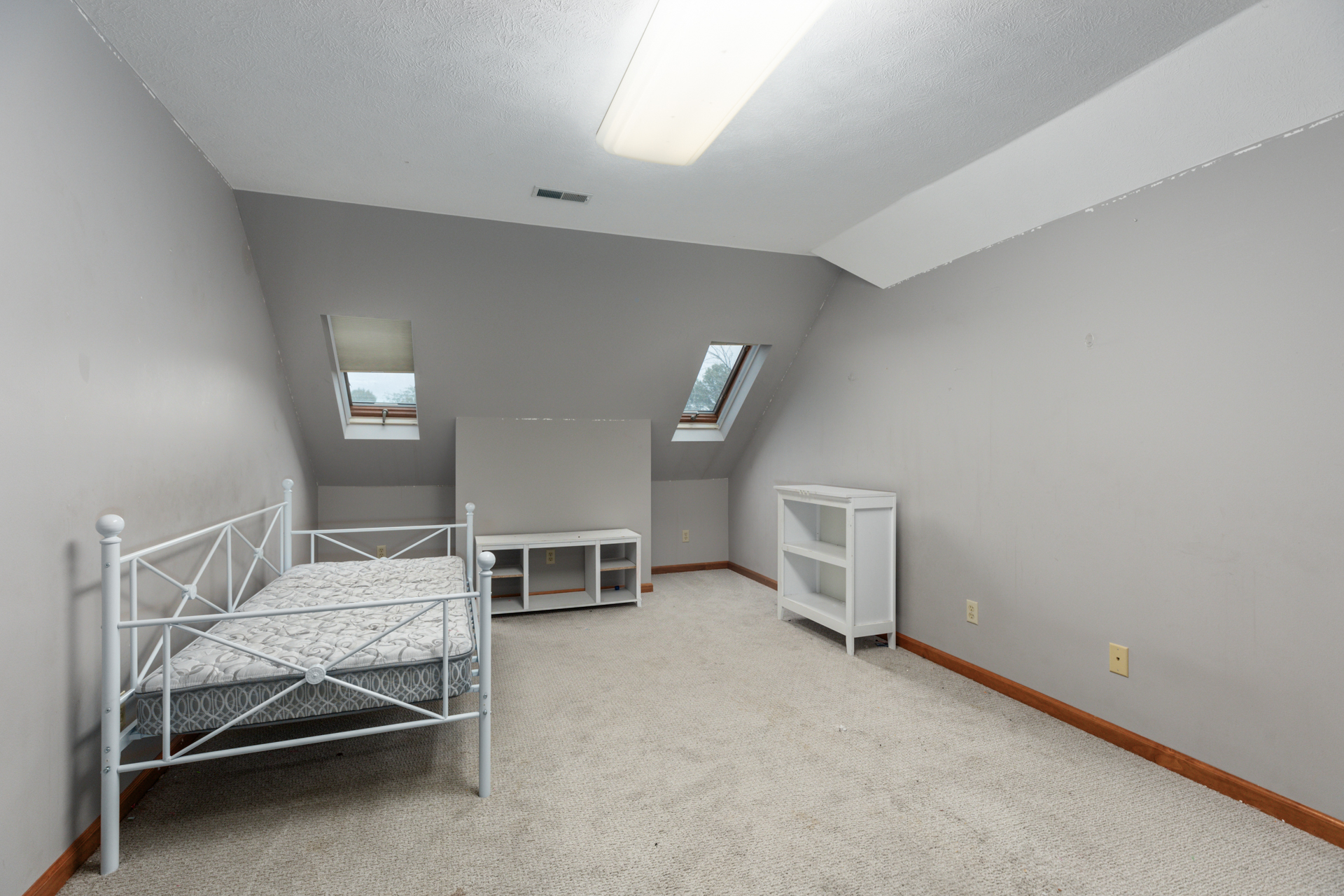 Litchfield, Illinois, 62056, United States, 5 Bedrooms Bedrooms, ,4 BathroomsBathrooms,Residential,For Sale,1986083