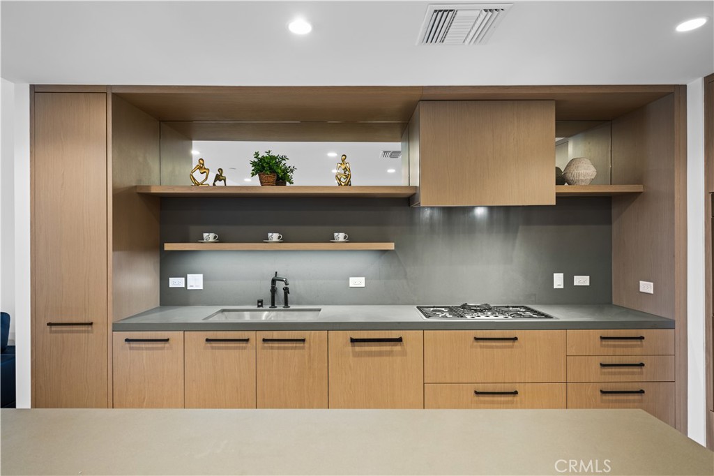 Los Angeles, California, 90024, United States, 2 Bedrooms Bedrooms, ,2 BathroomsBathrooms,Residential,For Sale,1746972
