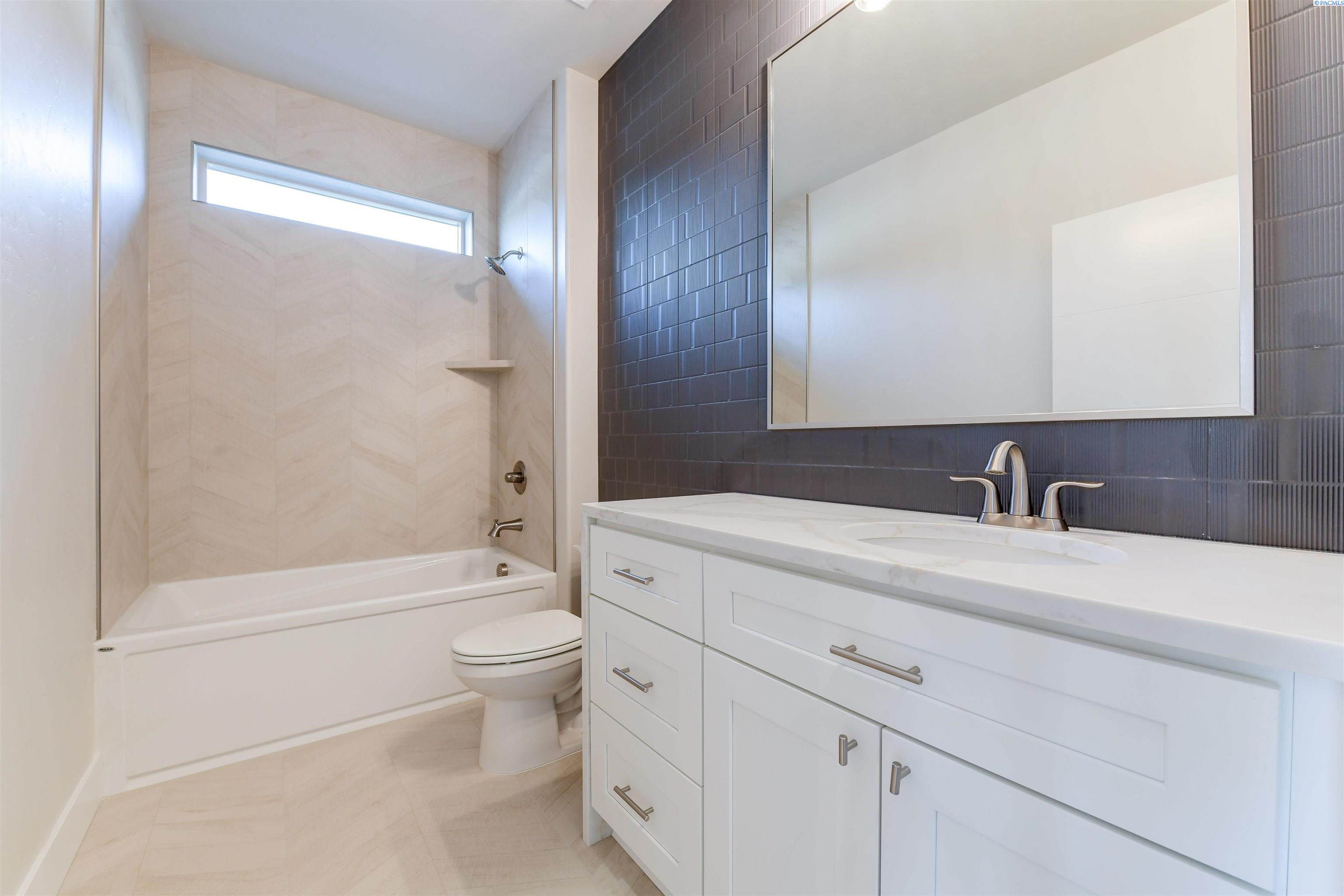 Richland, Washington, 99352, United States, 3 Bedrooms Bedrooms, ,2 BathroomsBathrooms,Residential,For Sale,1898380