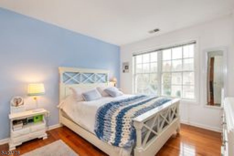 Wayne Twp., New Jersey, 07470, United States, 3 Bedrooms Bedrooms, ,3 BathroomsBathrooms,Residential,For Sale,2037003