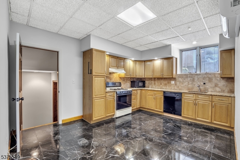 Nutley Twp., New Jersey, 07110, United States, 5 Bedrooms Bedrooms, ,4 BathroomsBathrooms,Residential,For Sale,1906796