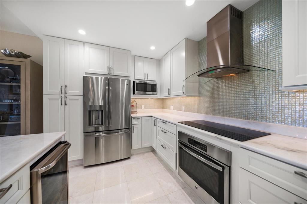 Belleair, Florida, 33756, United States, 2 Bedrooms Bedrooms, ,2 BathroomsBathrooms,Residential,For Sale,1877126